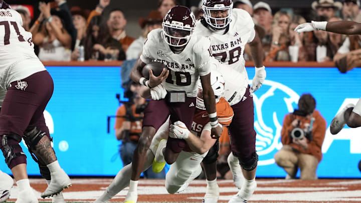 Texas A&M Aggies quarterback Marcel Reed (10) keeps the ball for yards during the first half against the Texas Longhorns at Darrell K Royal-Texas Memorial Stadium.