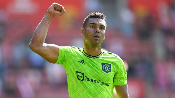 Casemiro deve fazer a estreia dele como titular no Manchester United contra o Leicester