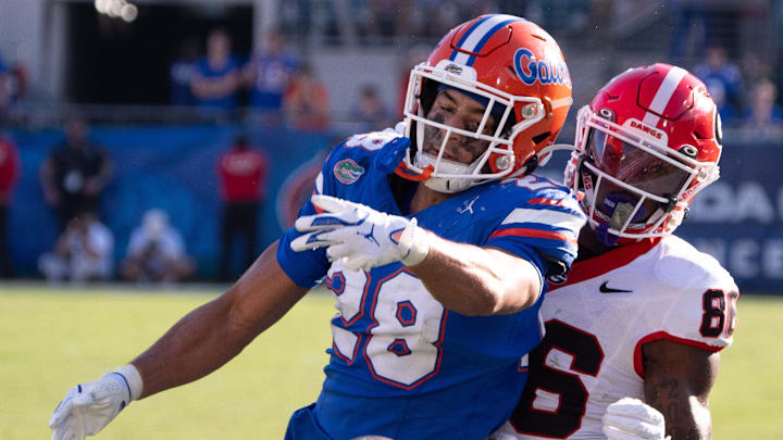 Florida Gators defensive back Devin Moore (28) almost intercepts a ball intended for Georgia Bulldogs wide receiver Dillon Bell (86) in the second quarter in an NCAA football game, Saturday, Nov. 1, 2025, at EverBank Stadium in Jacksonville, Fla. [Doug Engle/Florida Times-Union]