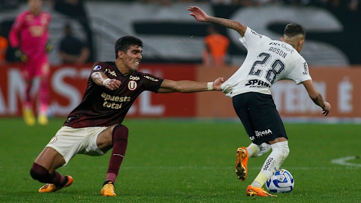 Corinthians venceu o Universitario na ida por 1 a 0