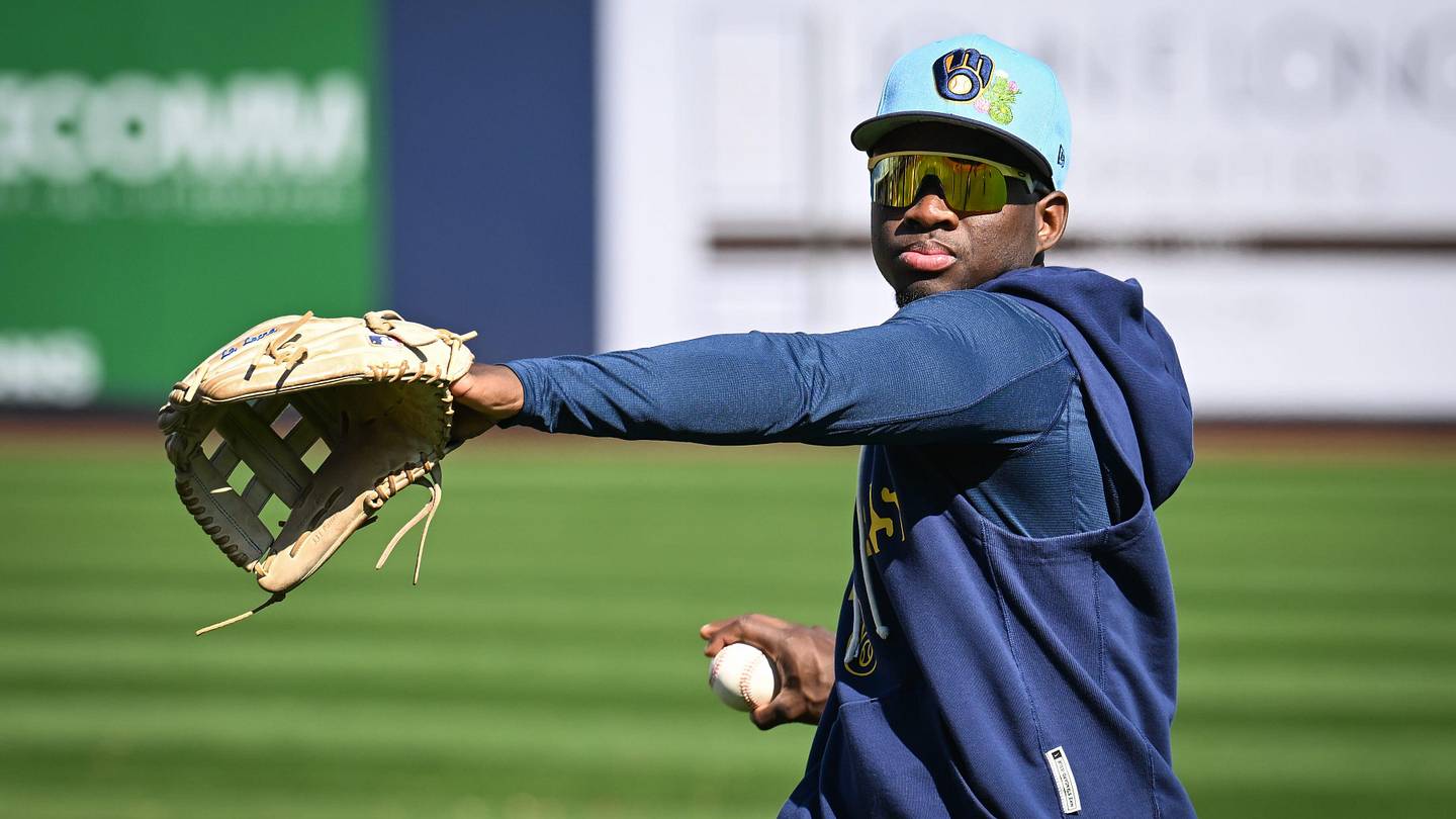 Brewers 21-Year-Old Outfielder Among Hottest Prospects in Baseball