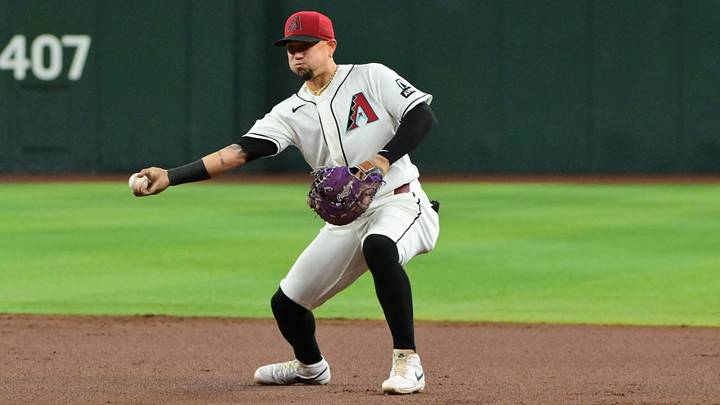 May 20, 2026; Phoenix, Arizona, USA;  Arizona Diamondbacks first baseman Ildemaro Vargas (6) throws to first base  in the third inning against the San Francisco Giants  at Chase Field. Mandatory Credit: Matt Kartozian-Imagn Images
