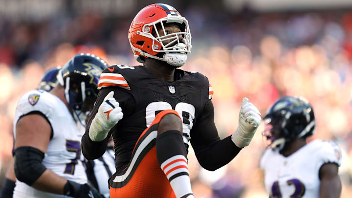 Cleveland Browns defensive end Za'Darius Smith may be a trade target for the Atlanta Falcons.