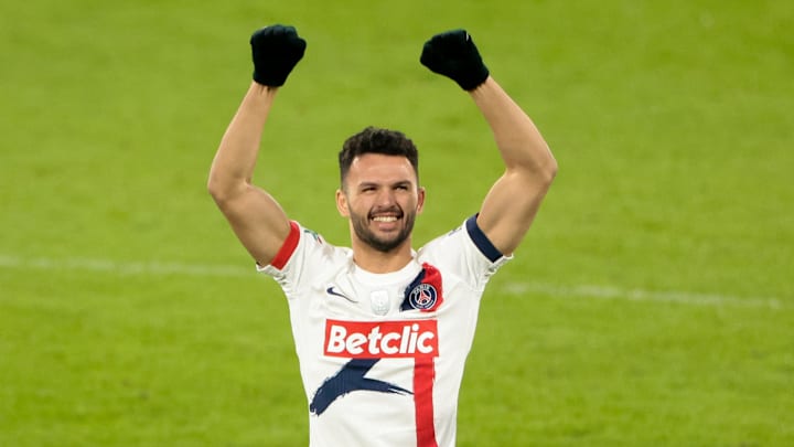 Le PSG garde la tête.