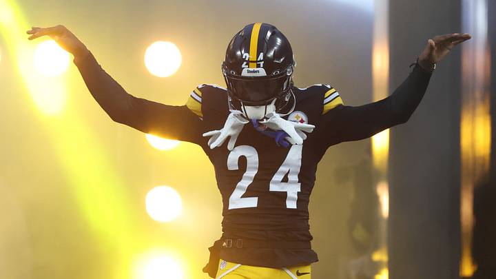 Pittsburgh Steelers cornerback Joey Porter Jr. (24) takes the field against the Buffalo Bills at Acrisure Stadium. Pittsburgh Steelers cornerback Joey Porter Jr. (24) takes the field against the Buffalo Bills at Acrisure Stadium.