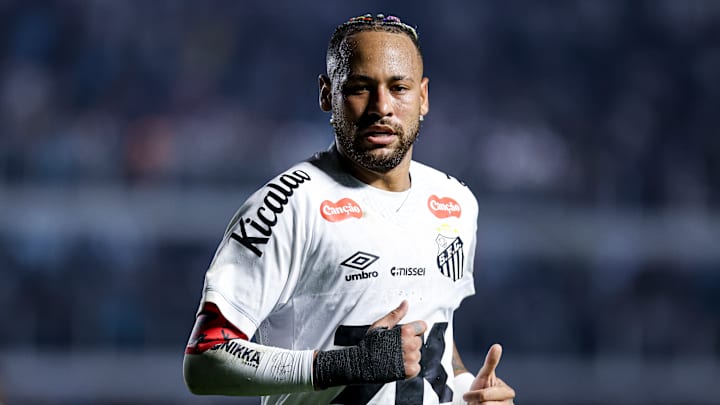 Neymar se recupera de uma lesão grau 2 na coxa direita