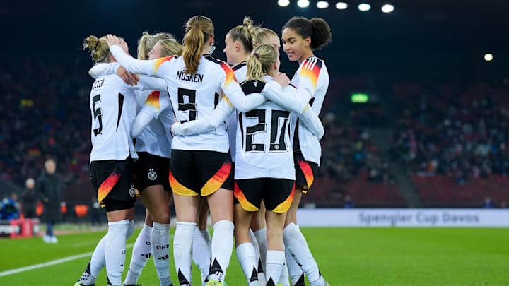 Die DFB-Frauen kamen aus dem Jubeln nicht mehr heraus