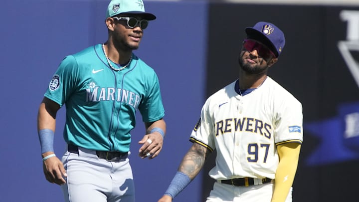 Hedbert Perez standing out in the outfield with a fellow Mariners Prospec Hedbert Perez standing out in the outfield with a fellow Mariners Prospec
