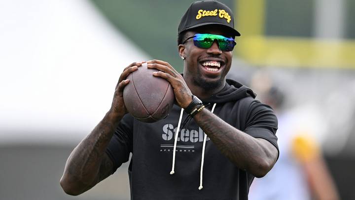 Pittsburgh Steelers cornerback Joey Porter Jr. (24) laughs on the sideline while watching a practice session at Saint Vincent College. Mandatory Credit: Barry Reeger-Imagn Images Pittsburgh Steelers cornerback Joey Porter Jr. (24) laughs on the sideline while watching a practice session at Saint Vincent College. Mandatory Credit: Barry Reeger-Imagn Images