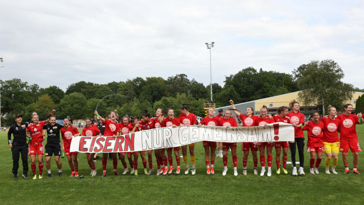 "Eisern nur gemeinsam": Das Aufstiegsmotte der Frauen von Union Berlin. "Eisern nur gemeinsam": Das Aufstiegsmotte der Frauen von Union Berlin.