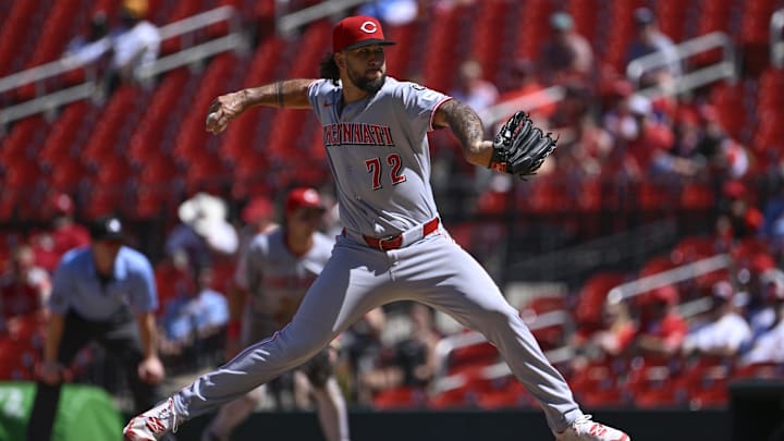 Jun 22, 2025; St. Louis, Missouri, USA; Cincinnati Reds relief pitcher Lyon Richardson (72) delivers a pitch against the St. Louis Cardinals in the eighth inning at Busch Stadium. Mandatory Credit: Joe Puetz-Imagn Images Jun 22, 2025; St. Louis, Missouri, USA; Cincinnati Reds relief pitcher Lyon Richardson (72) delivers a pitch against the St. Louis Cardinals in the eighth inning at Busch Stadium. Mandatory Credit: Joe Puetz-Imagn Images