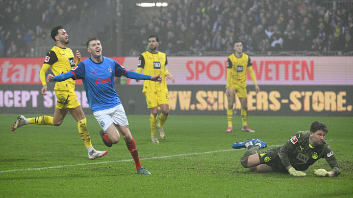 Holstein Kiel v Borussia Dortmund - Bundesliga