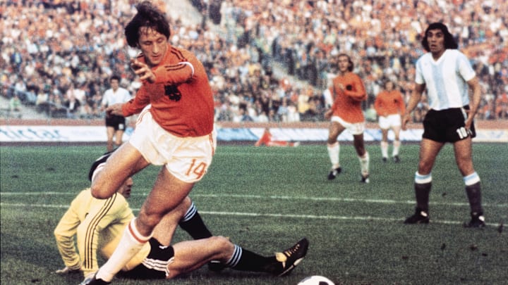 WORLD CUP-1974-CRUYFF-ARGENTINA VS HOLLAND