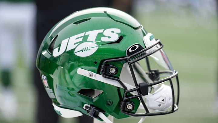 Aug 12, 2023; Charlotte, North Carolina, USA; New York Jets helmet during the second quarter against the Carolina Panthers at Bank of America Stadium. Mandatory Credit: Jim Dedmon-Imagn Images Aug 12, 2023; Charlotte, North Carolina, USA; New York Jets helmet during the second quarter against the Carolina Panthers at Bank of America Stadium. Mandatory Credit: Jim Dedmon-Imagn Images