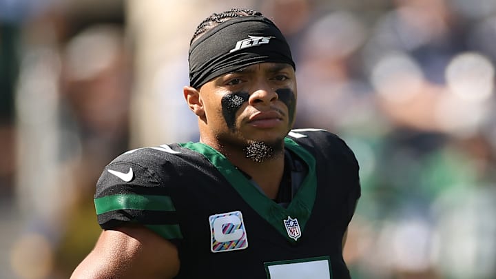 NY Jets quarterback Justin Fields