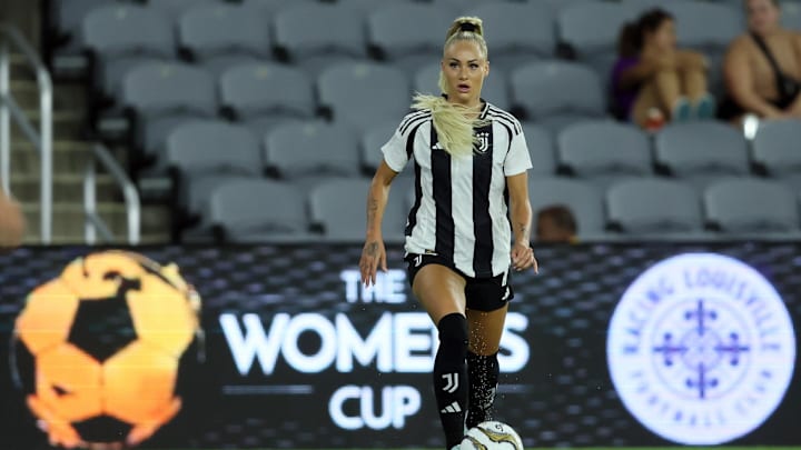 Juventus FC defender Alisha Lehmann (7) controls the ball against Palmeiras in the second half at Lynn Family Stadium. Juventus FC defender Alisha Lehmann (7) controls the ball against Palmeiras in the second half at Lynn Family Stadium.