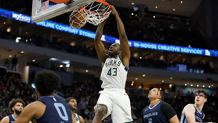 Memphis Grizzlies v Milwaukee Bucks