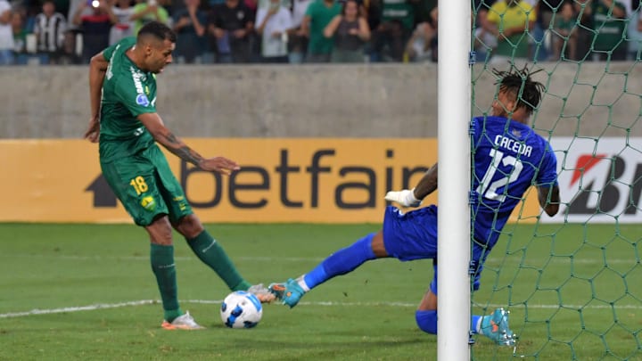 Dourado entra em campo a partir das 19h15min