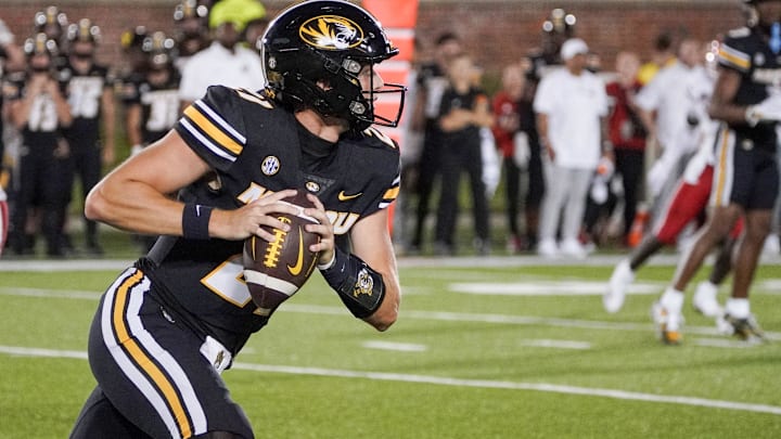 Aug 31, 2023; Columbia, Missouri, USA; Missouri Tigers quarterback Sam Horn (21) runs the ball against the South Dakota Coyotes during the game at Faurot Field at Memorial Stadium. Mandatory Credit: Denny Medley-Imagn Images Aug 31, 2023; Columbia, Missouri, USA; Missouri Tigers quarterback Sam Horn (21) runs the ball against the South Dakota Coyotes during the game at Faurot Field at Memorial Stadium. Mandatory Credit: Denny Medley-Imagn Images