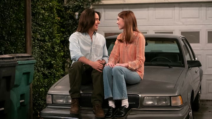 That '90s Show. (L to R) Mace Coronel as Jay, Callie Haverda as Leia in episode 207 of That '90s Show. Cr. Patrick Wymore/Netflix © 2024