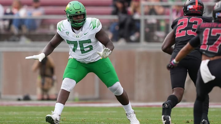 Oregon tackle Josh Conerly Jr. blocks against Stanford linebacker David Bailey. Conerly will visit the Bears at Halas Hall. Oregon tackle Josh Conerly Jr. blocks against Stanford linebacker David Bailey. Conerly will visit the Bears at Halas Hall.