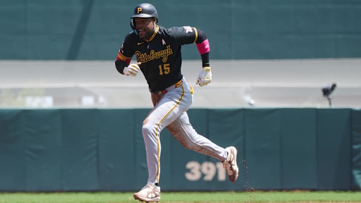 May 10, 2026; San Francisco, California, USA; Pittsburgh Pirates outfielder Oneil Cruz (15) runs to third base on a throwing error by San Francisco Giants catcher Jesus Rodriguez (not pictured) during the first inning at Oracle Park. Mandatory Credit: Robert Edwards-Imagn Images