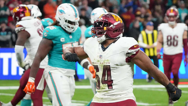 Nov 16, 2025; Madrid, Spain; Washington Commanders linebacker Bobby Wagner (54) reacts after a play against the Miami Dolphins in the fourth quarter during the 2025 NFL Madrid Game at Santiago Bernabeu Stadium. Mandatory Credit: Kirby Lee-Imagn Images Nov 16, 2025; Madrid, Spain; Washington Commanders linebacker Bobby Wagner (54) reacts after a play against the Miami Dolphins in the fourth quarter during the 2025 NFL Madrid Game at Santiago Bernabeu Stadium. Mandatory Credit: Kirby Lee-Imagn Images