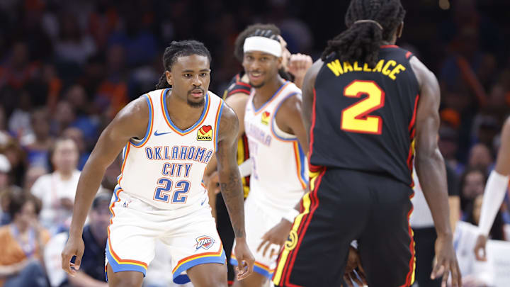 Oct 27, 2024; Oklahoma City, Oklahoma, USA; Oklahoma City Thunder guard Cason Wallace (22) defends Atlanta Hawks guard Keaton Wallace (2) during the second half at Paycom Center. Mandatory Credit: Alonzo Adams-Imagn Images Oct 27, 2024; Oklahoma City, Oklahoma, USA; Oklahoma City Thunder guard Cason Wallace (22) defends Atlanta Hawks guard Keaton Wallace (2) during the second half at Paycom Center. Mandatory Credit: Alonzo Adams-Imagn Images