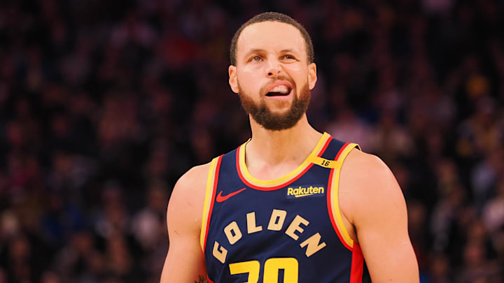 Jan 23, 2025; San Francisco, California, USA; Golden State Warriors guard Stephen Curry (30) between plays against the Chicago Bulls during the third quarter at Chase Center. Mandatory Credit: Kelley L Cox-Imagn Images Jan 23, 2025; San Francisco, California, USA; Golden State Warriors guard Stephen Curry (30) between plays against the Chicago Bulls during the third quarter at Chase Center. Mandatory Credit: Kelley L Cox-Imagn Images