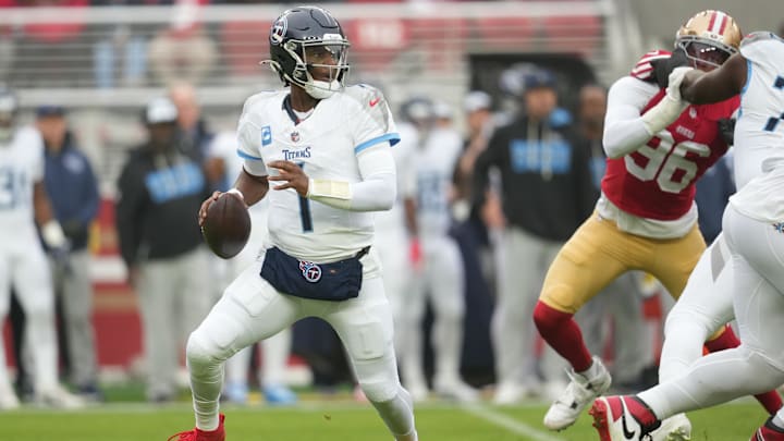 Tennessee Titans quarterback Cam Ward (1)