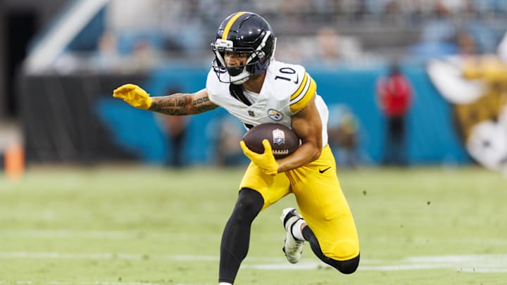 Aug 9, 2025; Jacksonville, Florida, USA; Pittsburgh Steelers wide receiver Roman Wilson (10) runs the ball against the Jacksonville Jaguars during the first quarter at EverBank Stadium. Mandatory Credit: Morgan Tencza-Imagn Images