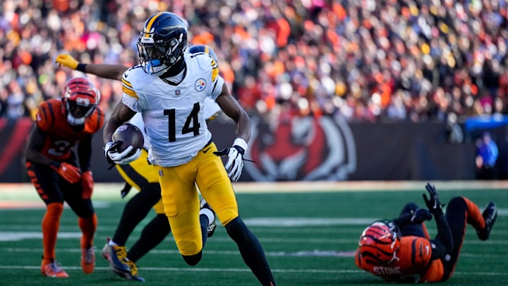 Pittsburgh Steelers wide receiver George Pickens (14) breaks through the defense for a touchdown reception in the first quarter of the NFL Week 13 game between the Cincinnati Bengals and the Pittsburgh Steelers at Paycor Stadium in downtown Cincinnati on Sunday, Dec. 1, 2024.