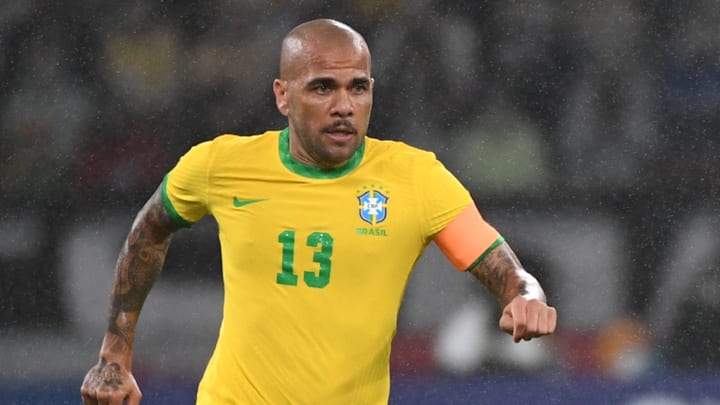 Dani Alves podría jugar en Pumas UNAM