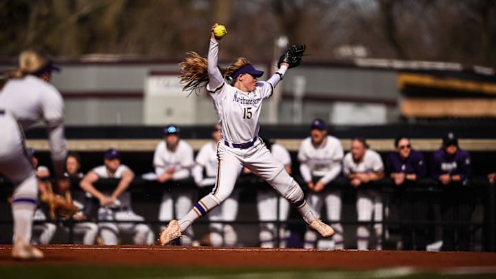 Lauren Boyd winds up to throw a pitch.