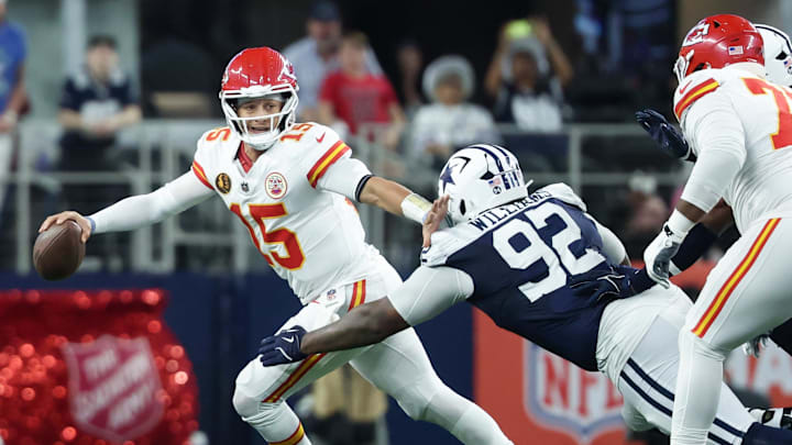Nov 27, 2025; Arlington, Texas, USA; Kansas City Chiefs quarterback Patrick Mahomes (15) runs with the ball against Dallas Cowboys defensive tackle Quinnen Williams (92) during the second quarter at AT&T Stadium. Mandatory Credit: Kevin Jairaj-Imagn Images