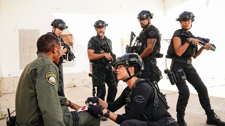 “Life” – 20-Squad faces down a prison hostage situation, only to be thrown into deeper danger when a bomb explodes, freeing maximum-security prisoners from their cells, including someone with a personal grudge against Hondo, on S.W.A.T., Friday, Nov. 1 (8:00-9:00 PM, ET/PT) on the CBS Television Network, and streaming on Paramount+ (live and on-demand for Paramount+ with SHOWTIME subscribers, or on-demand for Paramount+ Essential subscribers the day after the episode airs)*. Pictured (L-R):