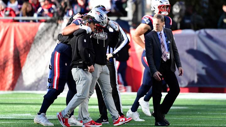 Oct 18, 2026; Foxborough, Massachusetts, USA; New England Patriots center Ben Brown (77) is helped off the field after an injury during the second half against the New York Jets at Gillette Stadium. Mandatory Credit: Bob DeChiara-Imagn Images Oct 18, 2026; Foxborough, Massachusetts, USA; New England Patriots center Ben Brown (77) is helped off the field after an injury during the second half against the New York Jets at Gillette Stadium. Mandatory Credit: Bob DeChiara-Imagn Images