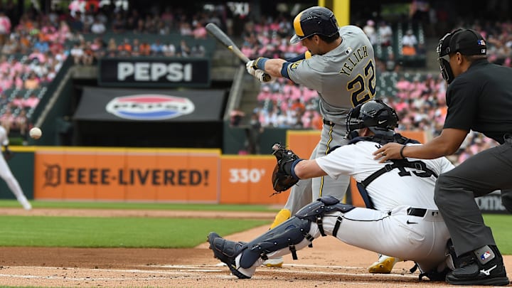 Christian Yelich hits a single