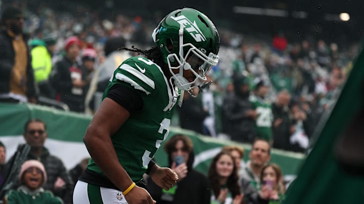 Nov 30, 2025; East Rutherford, New Jersey, USA;New York Jets wide reciever John Metchie (3) takes the field before the game against the Atlanta Falcons at MetLife Stadium. Mandatory Credit: Vincent Carchietta-Imagn Images