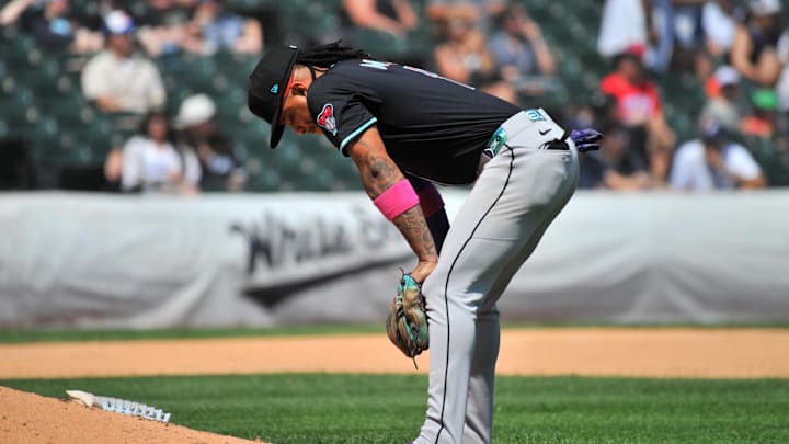 Jun 25, 2025; Chicago, Illinois, USA; Arizona Diamondbacks second baseman Ketel Marte (4) rests during the sixth inning against the Chicago White Sox at Rate Field. Mandatory Credit: Patrick Gorski-Imagn Images Jun 25, 2025; Chicago, Illinois, USA; Arizona Diamondbacks second baseman Ketel Marte (4) rests during the sixth inning against the Chicago White Sox at Rate Field. Mandatory Credit: Patrick Gorski-Imagn Images