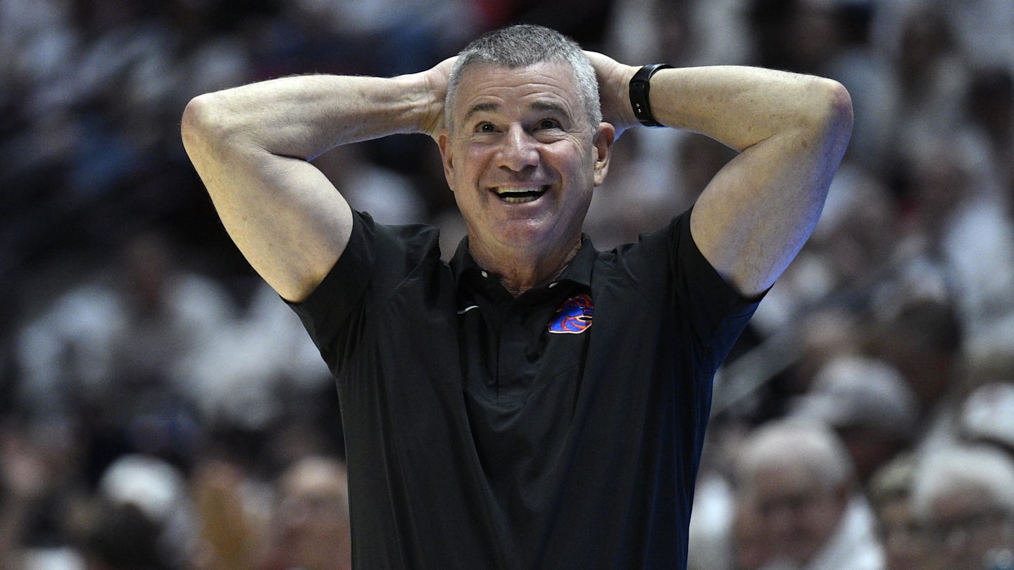 Boise State guard switches course, enters transfer portal