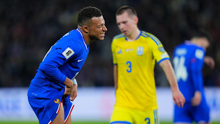 Kylian Mbappé sofreu um problema no tornozelo direito e vira problema para o Real Madrid