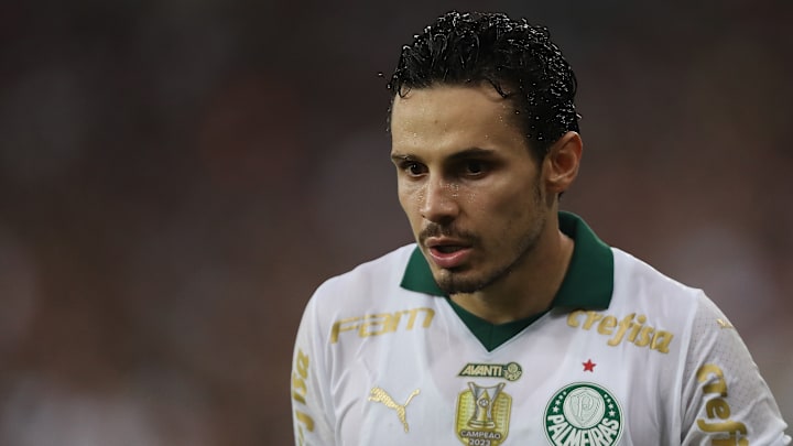 Raphael Veiga tenta reencontrar sua melhor versão para ajudar o Palmeiras