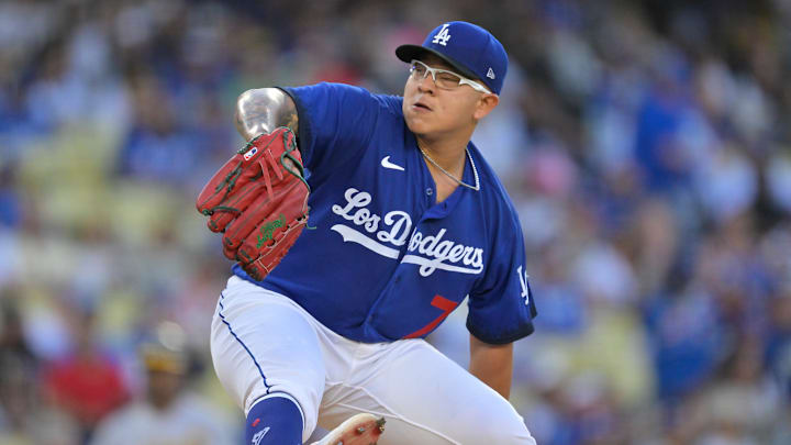 Julio Urías fue arrestado bajo los cargos de violencia doméstica 
