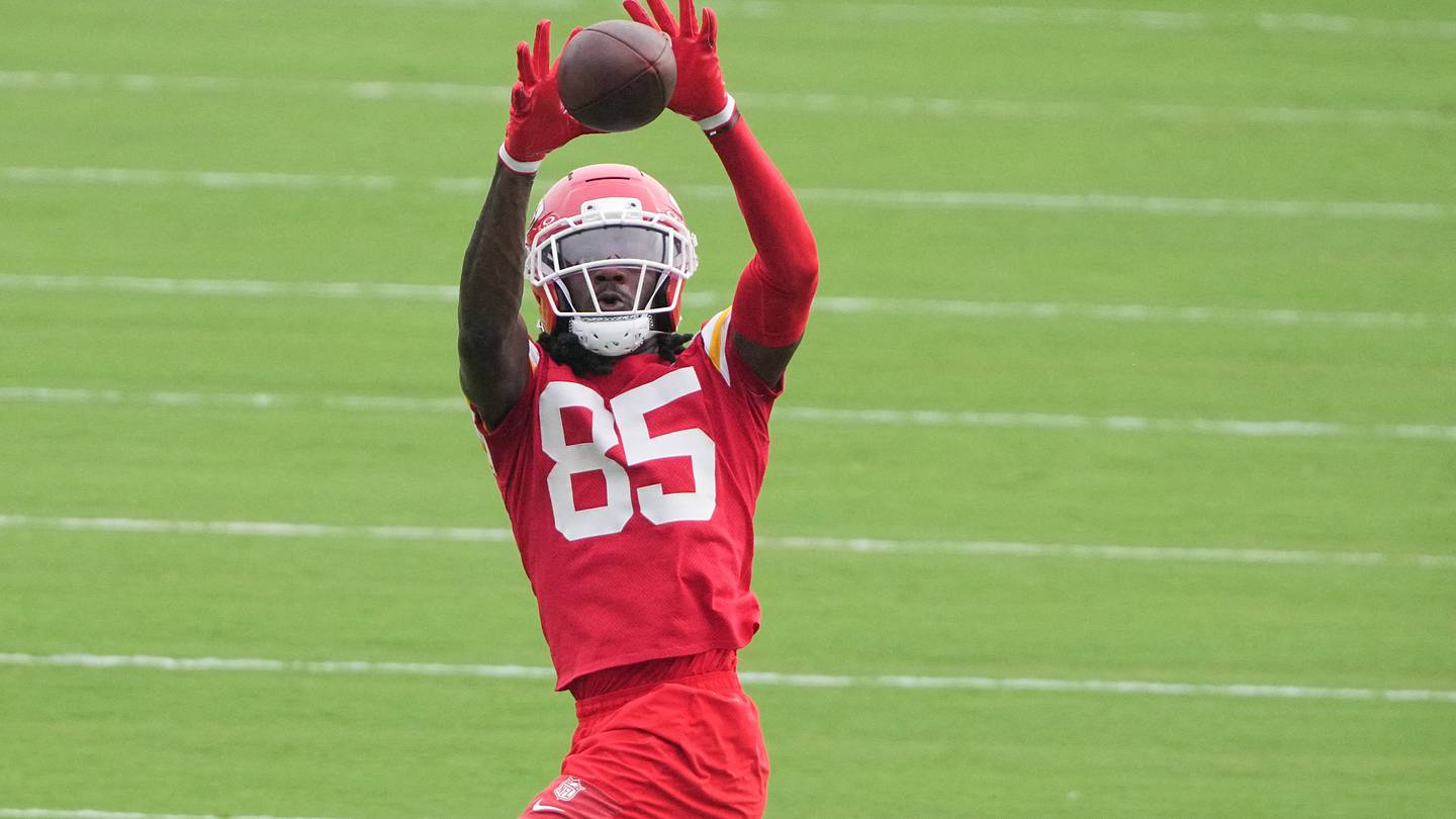 Patrick Mahomes Developing Chemistry With New Chiefs WR at Training Camp