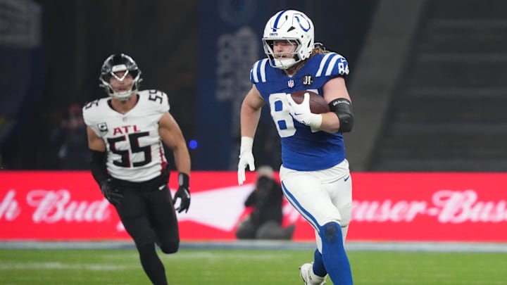 Indianapolis Colts tight end Tyler Warren (84) runs after a catch against the Atlanta Falcons during the NFL Berlin Game at Olympic Stadium. 