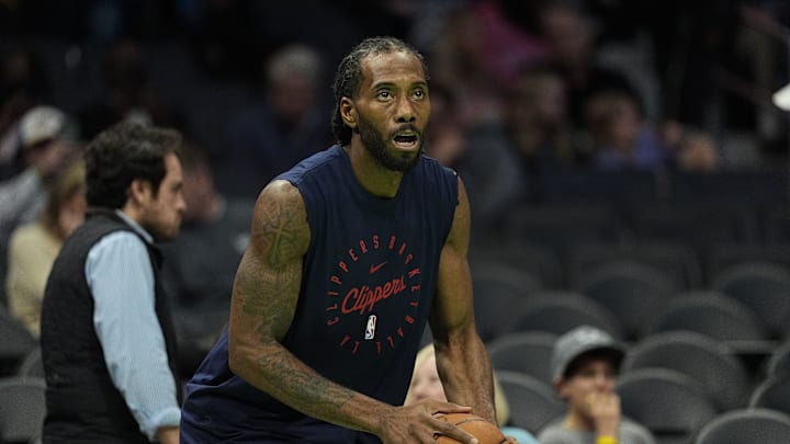 Jan 31, 2025; Charlotte, North Carolina, USA; LA Clippers forward Kawhi Leonard (2) warms up before the start during the second half against the Charlotte Hornets at Spectrum Center. Mandatory Credit: Jim Dedmon-Imagn Images