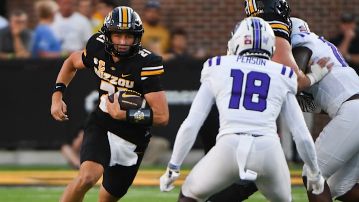 Aug 28, 2025; Columbia, MO, USA; Missouri quarterback Sam Horn (21) rushes the ball in the first half against Central Arkansas. Aug 28, 2025; Columbia, MO, USA; Missouri quarterback Sam Horn (21) rushes the ball in the first half against Central Arkansas.