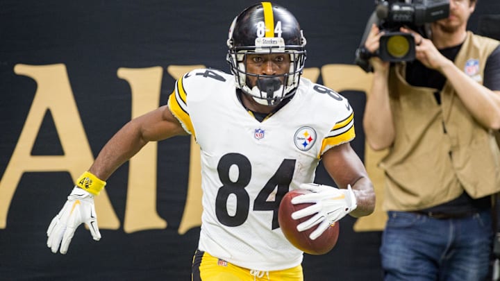 Steelers receiver Antonio Brown scores a touchdown during the NFL football game between the New Orleans Saints and the Pittsburgh Steelers in the Mecedes-Benz Superdome.. Sunday, Dec. 23, 2018.
636811964122235925-v2Saints.Steelers.NFL.football.12.23.18-6375.jpg Steelers receiver Antonio Brown scores a touchdown during the NFL football game between the New Orleans Saints and the Pittsburgh Steelers in the Mecedes-Benz Superdome.. Sunday, Dec. 23, 2018.
636811964122235925-v2Saints.Steelers.NFL.football.12.23.18-6375.jpg