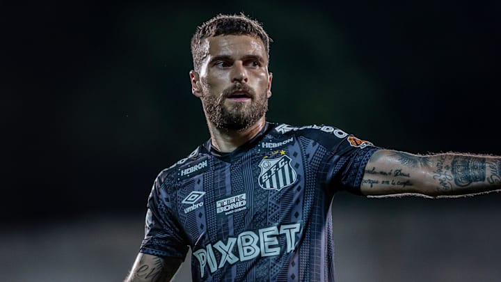 Lucas Lima vive bom momento no Santos. Lucas Lima vive bom momento no Santos.